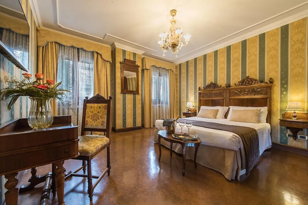Palazzo Bembo - Exclusive Accommodation Venice 2*,