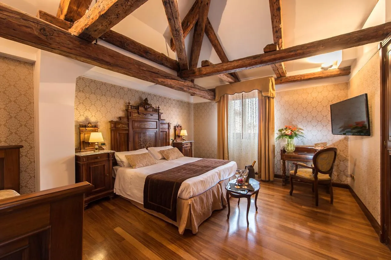 ** Guest house Palazzo Bembo - Exclusive Accommodation Venice Italy